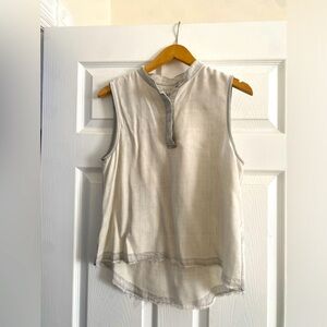 DL1961 DISTRESSED CHAMBRAY SLEEVELESS SHIRT WOMEN’s MEDIUM PALE GRAY